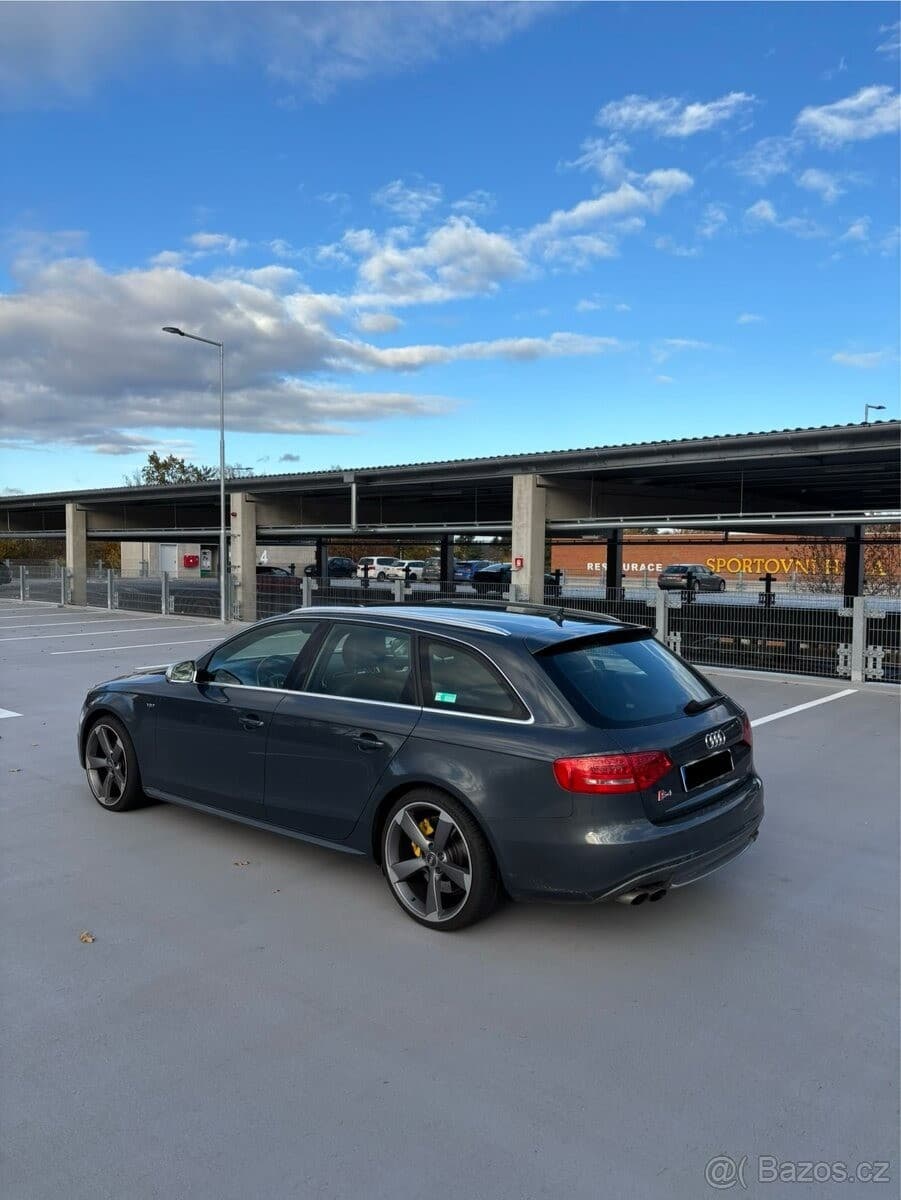 2009 Audi S4 - 16
