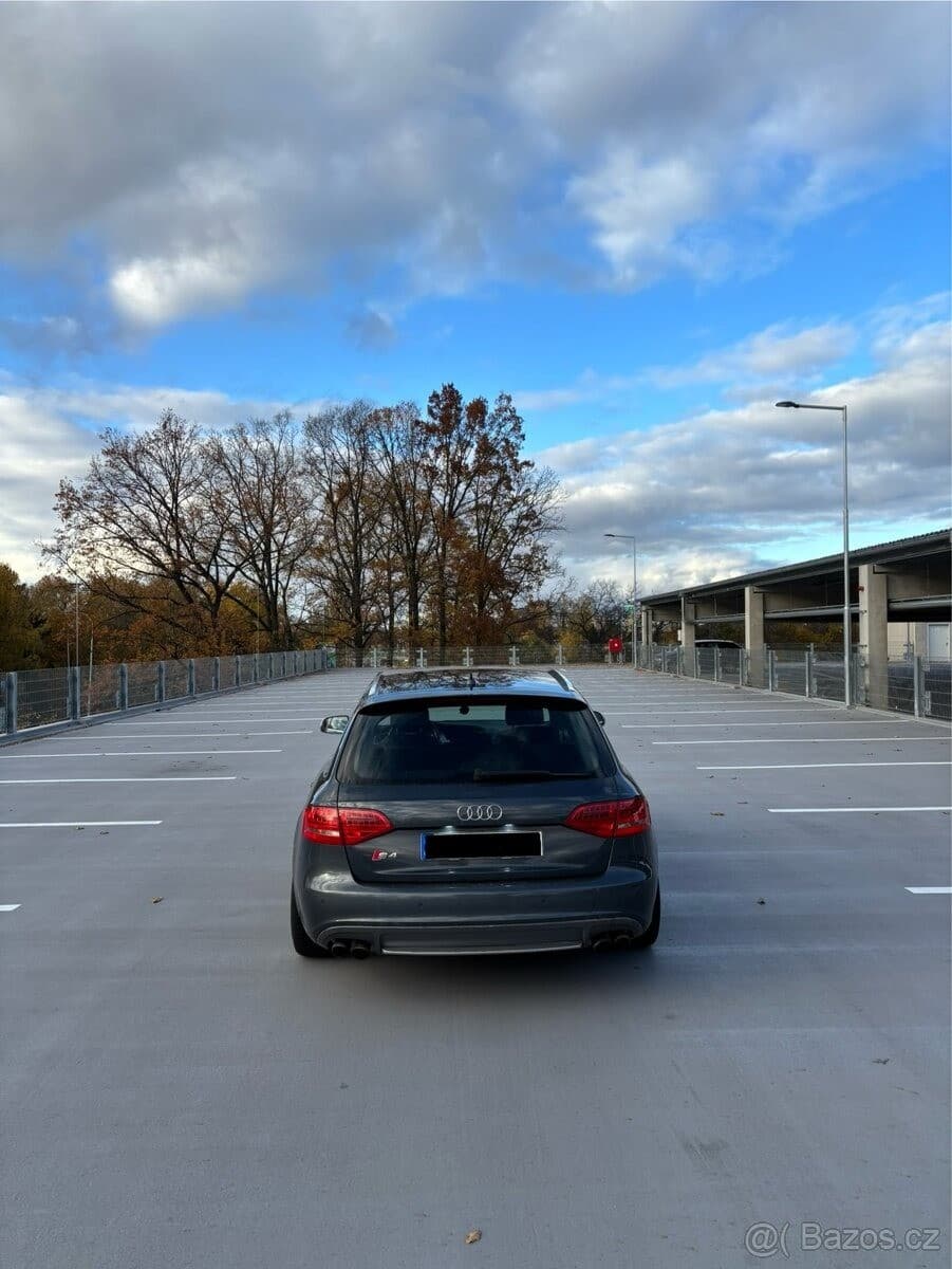 2009 Audi S4 - 17