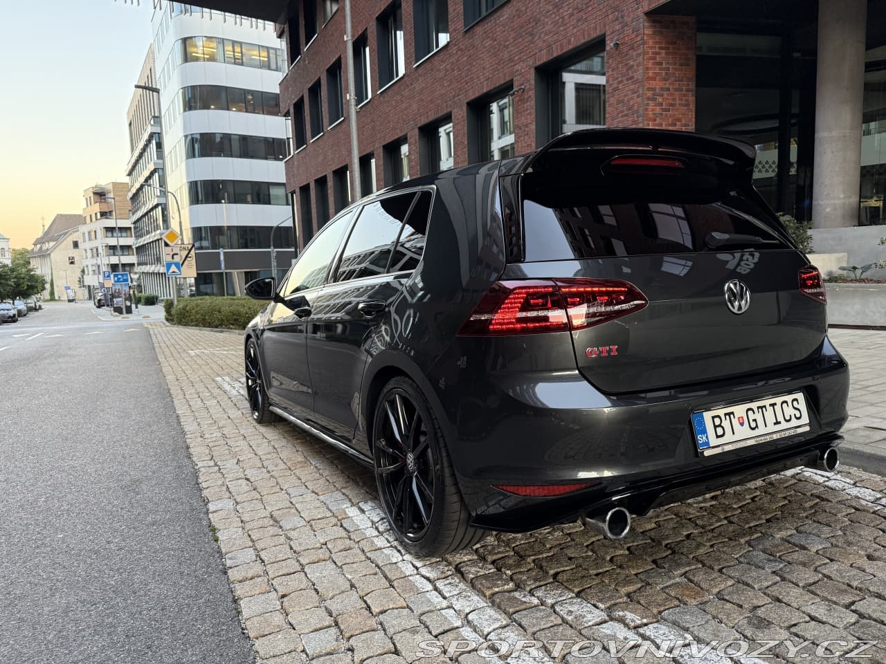 2016 Volkswagen GOLF - 2