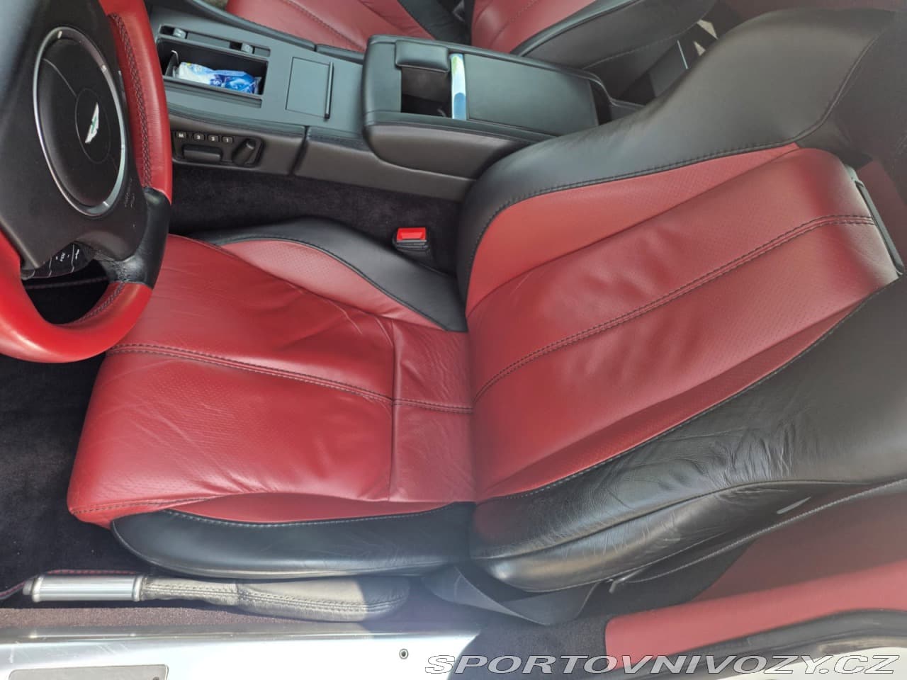 2010 Aston Martin VANTAGE - 12