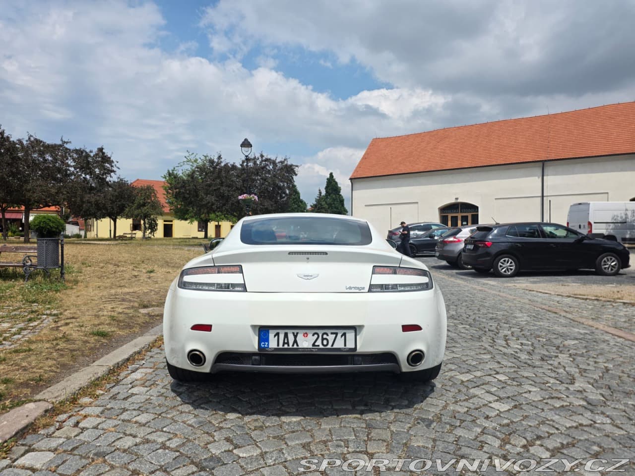 2010 Aston Martin VANTAGE - 14