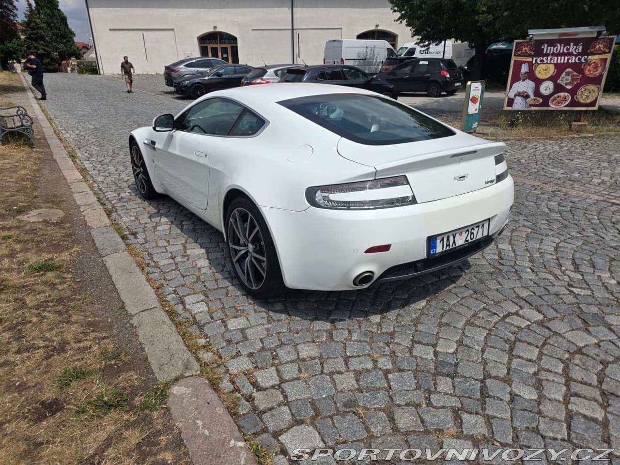 2010 Aston Martin VANTAGE - 15