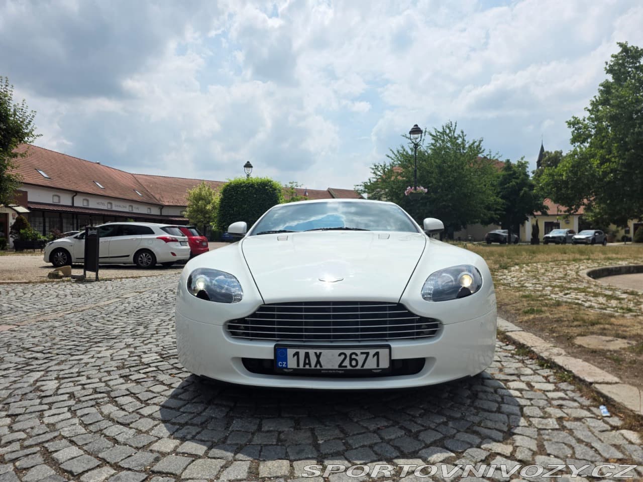 2010 Aston Martin VANTAGE - 18