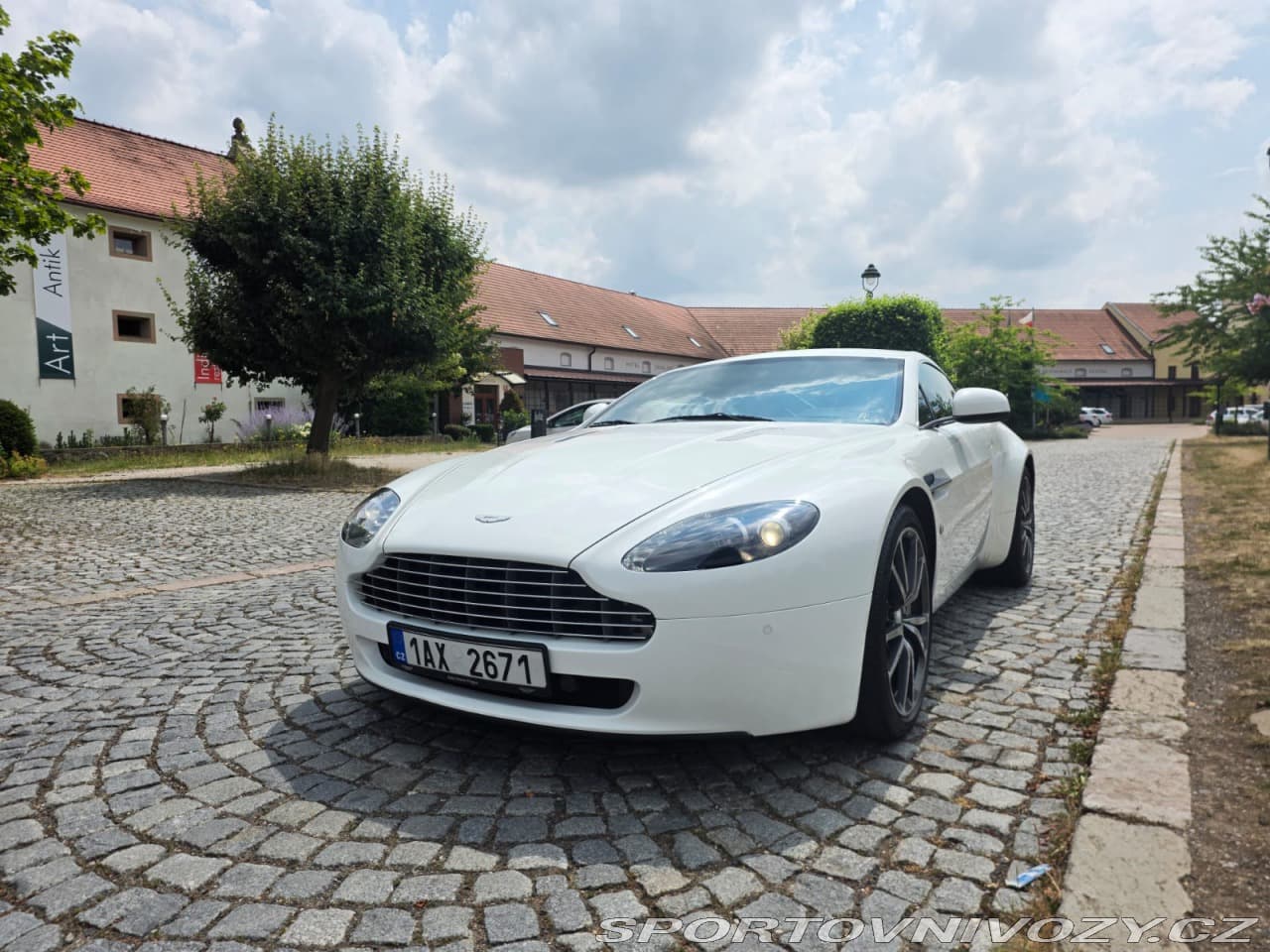 2010 Aston Martin VANTAGE - 19
