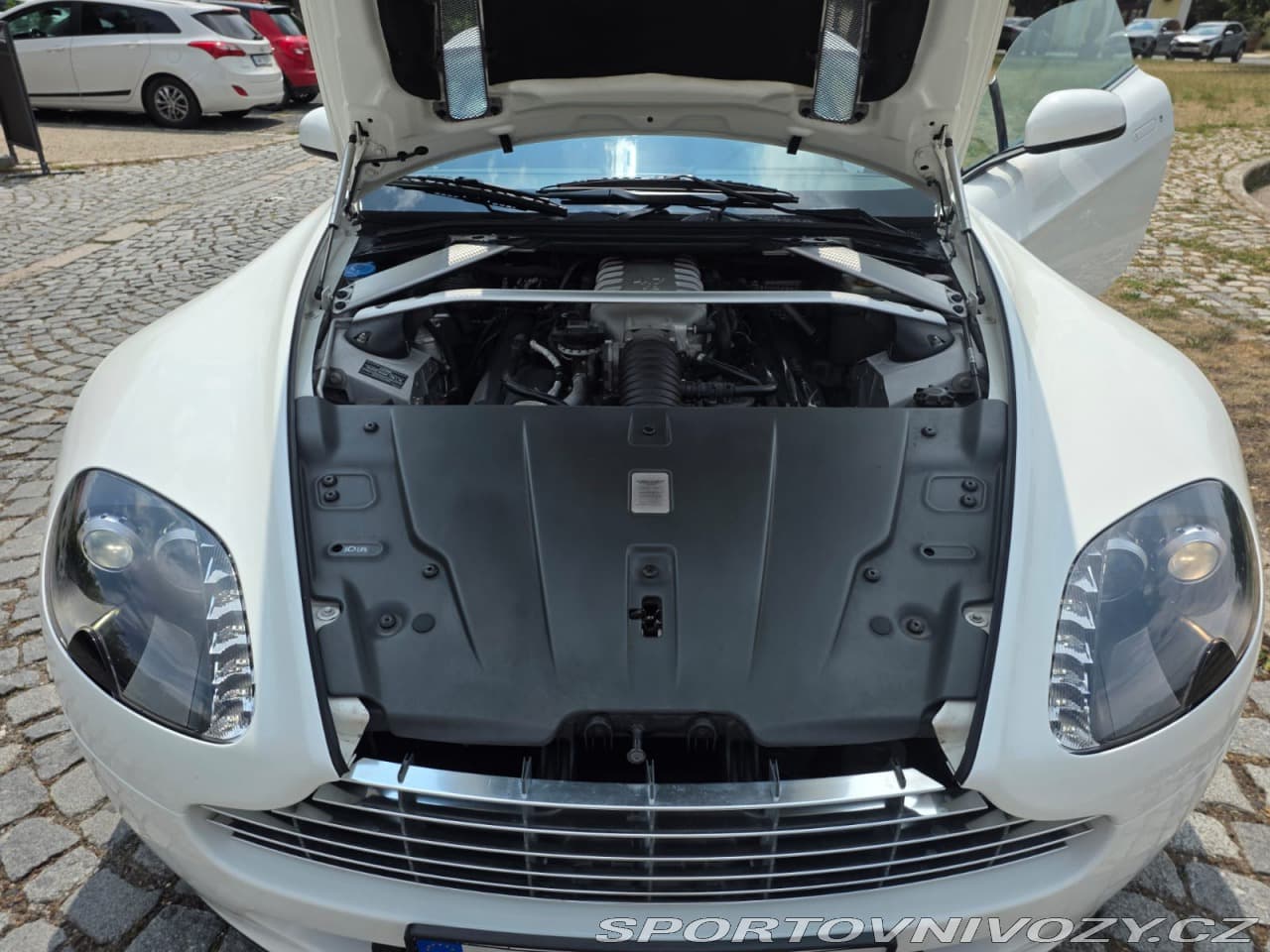 2010 Aston Martin VANTAGE - 5