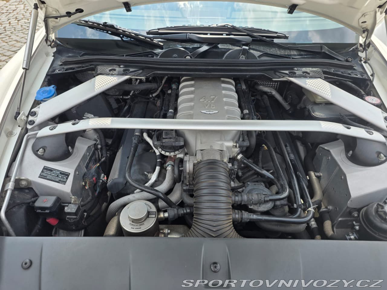 2010 Aston Martin VANTAGE - 7
