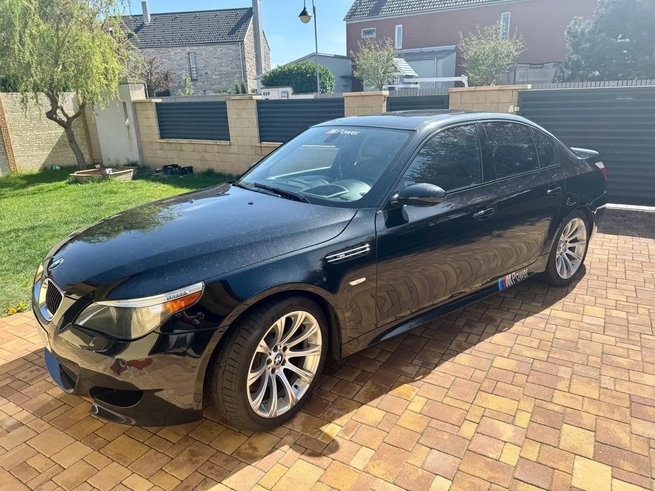 2005 BMW M5 - 15
