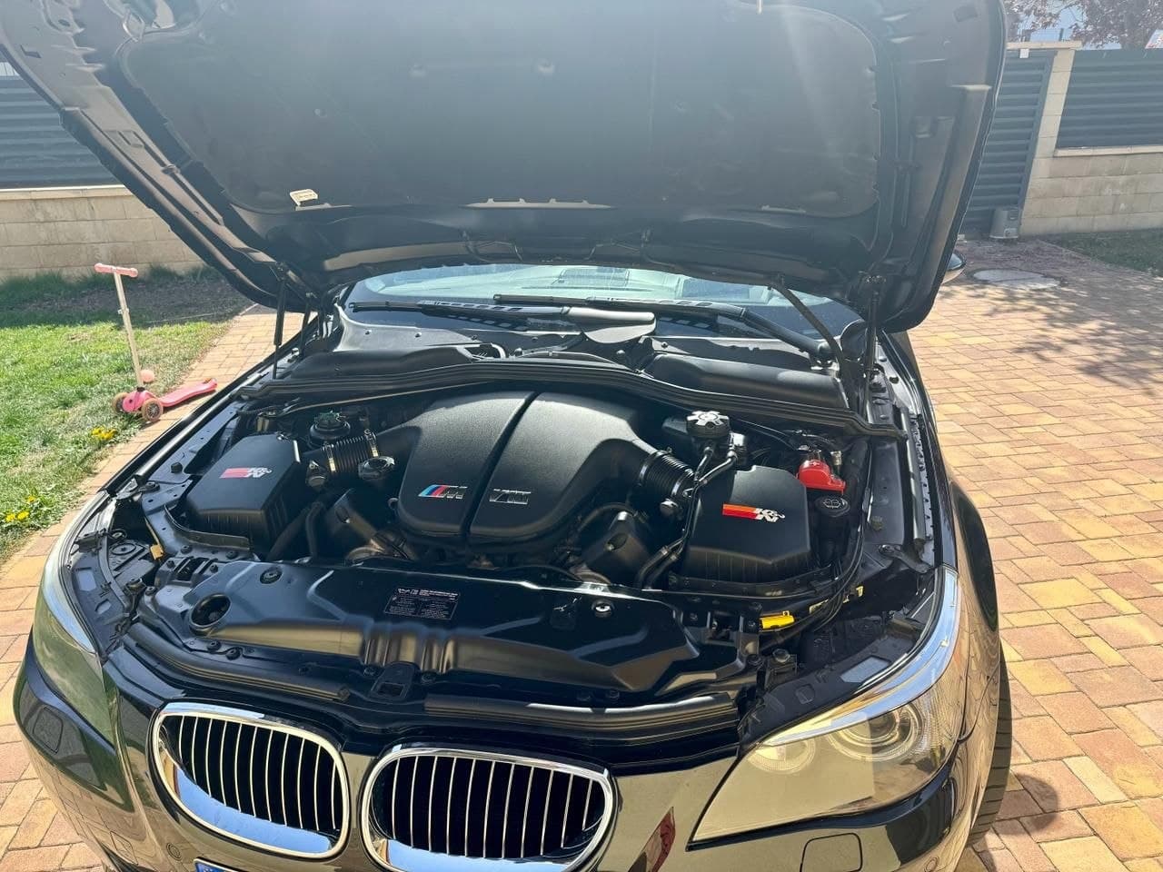 2005 BMW M5 - 17