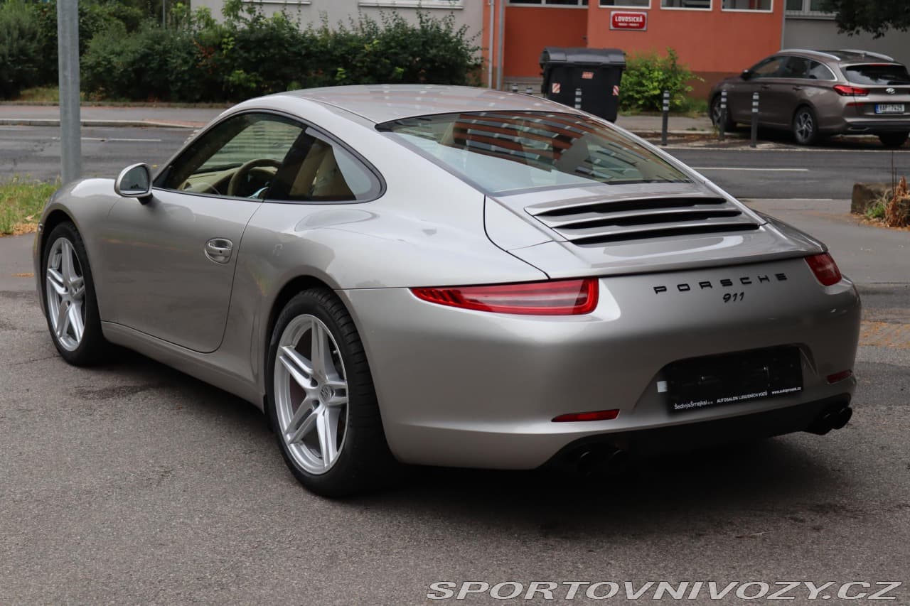 2012 Porsche 911 - 13