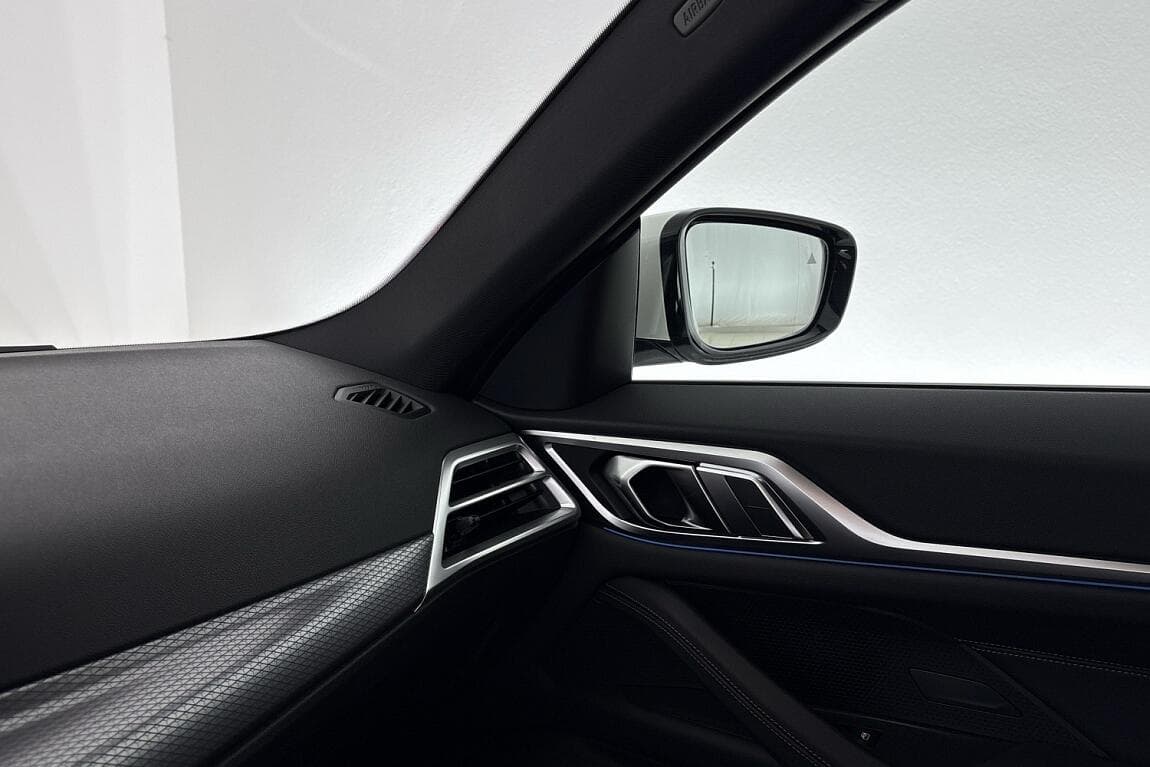 2026 BMW i4 - 17