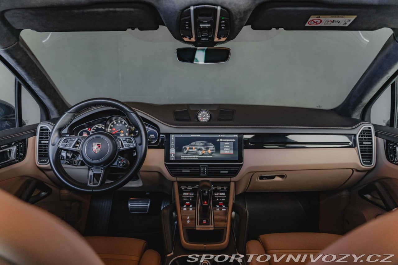 2019 Porsche CAYENNE - 11