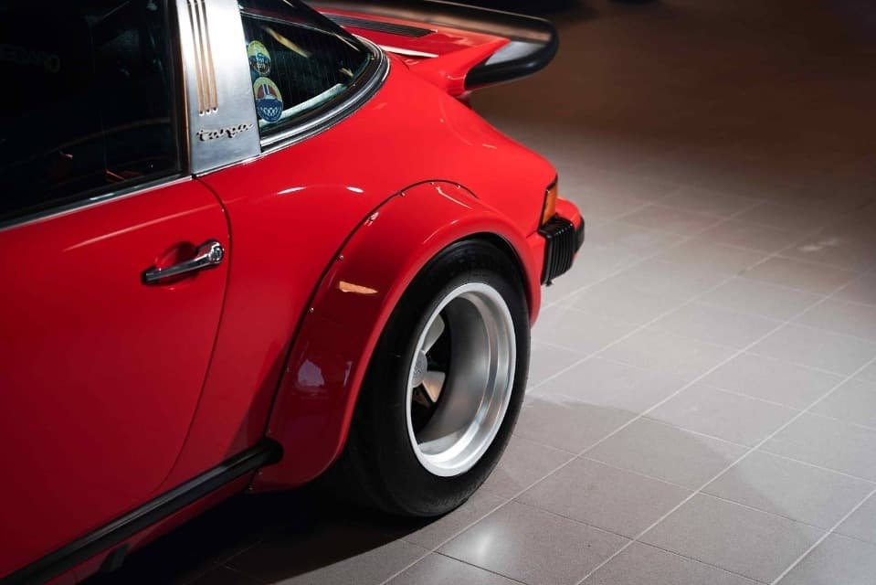 1977 Porsche 911 - 11