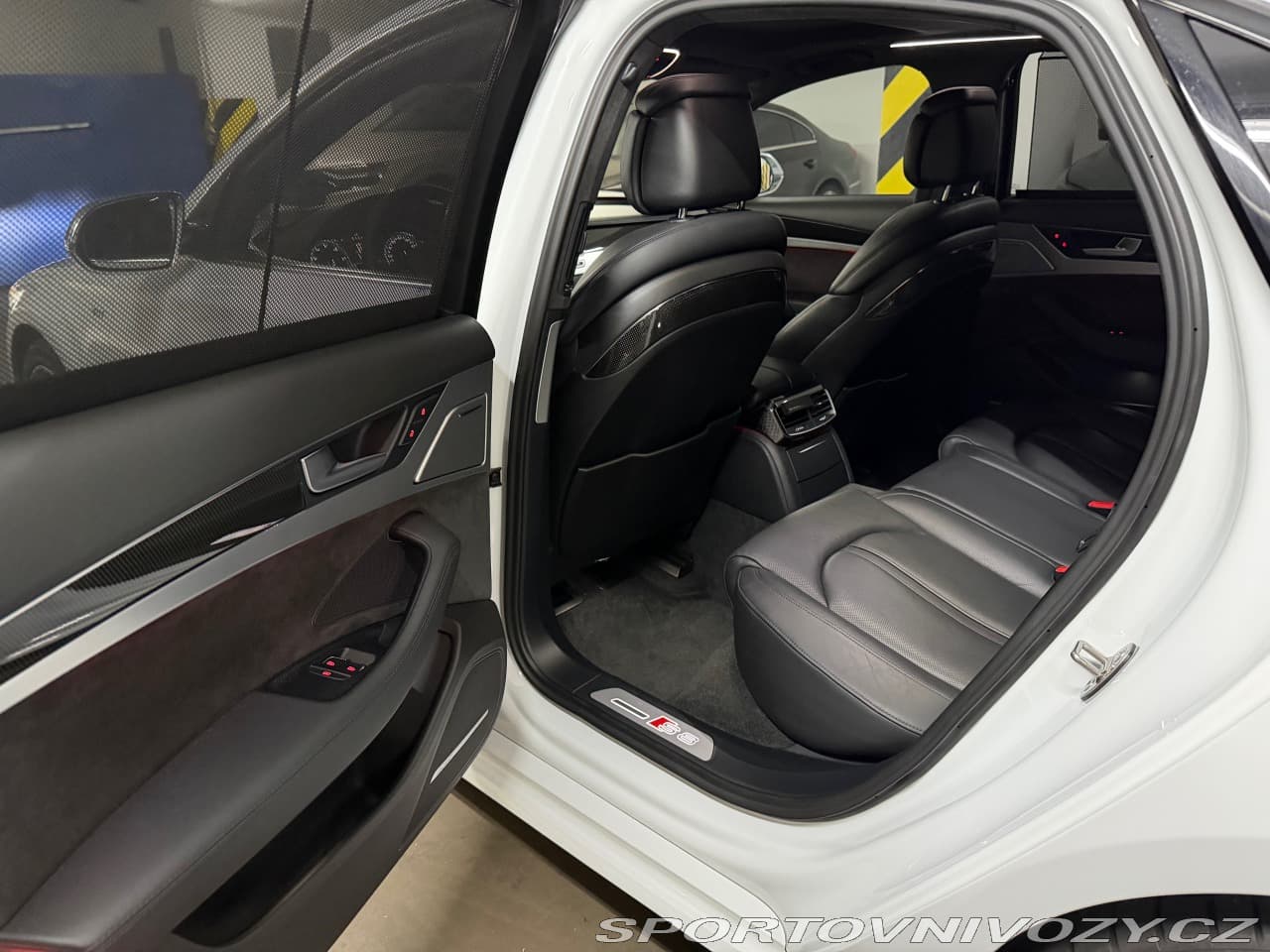 2014 Audi S8 - 11