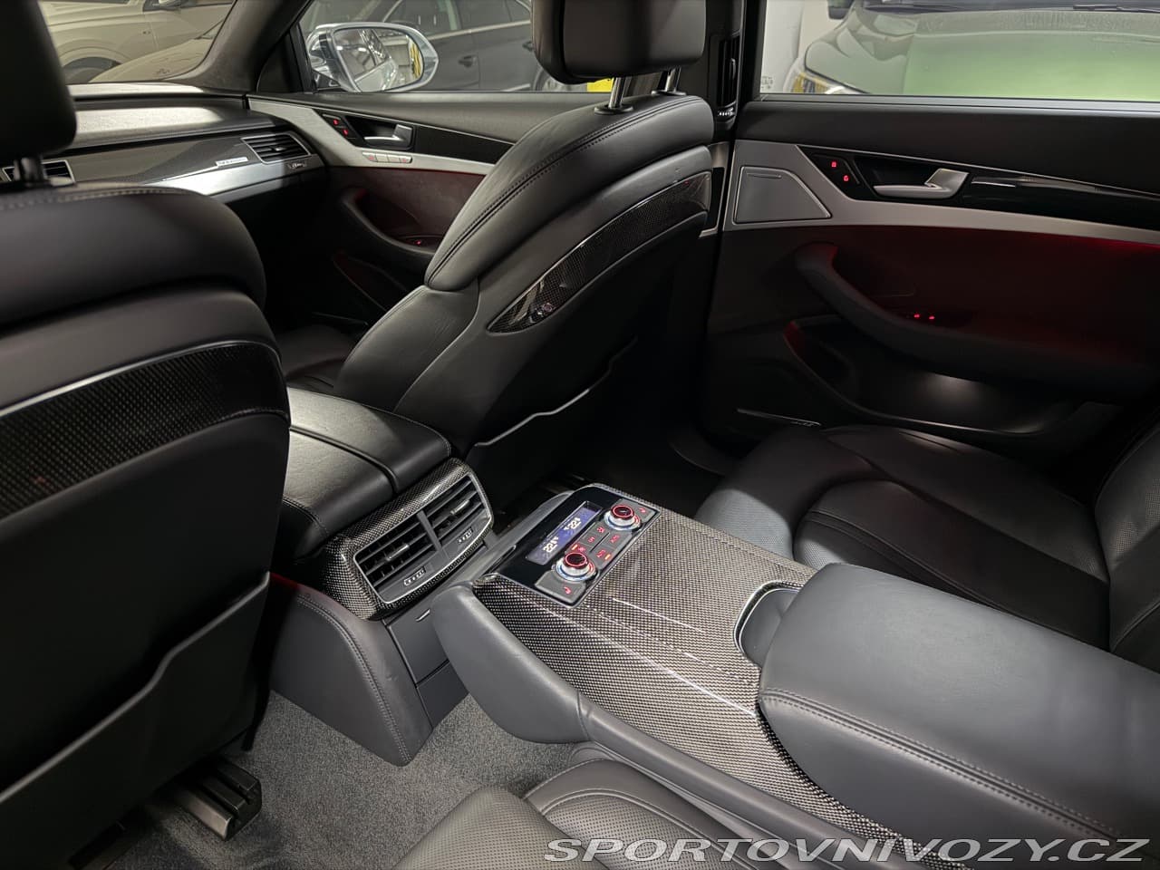 2014 Audi S8 - 12