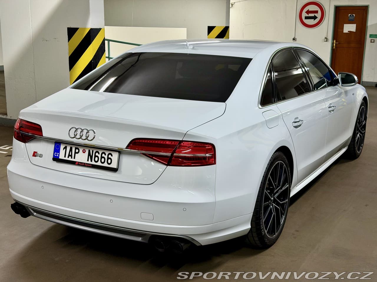 2014 Audi S8 - 6