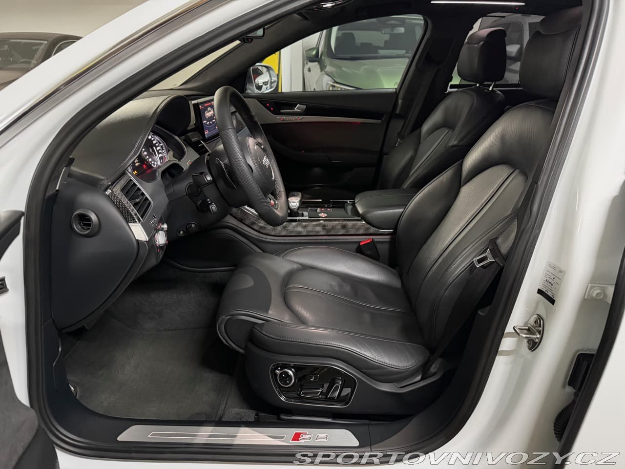 2014 Audi S8 - 9