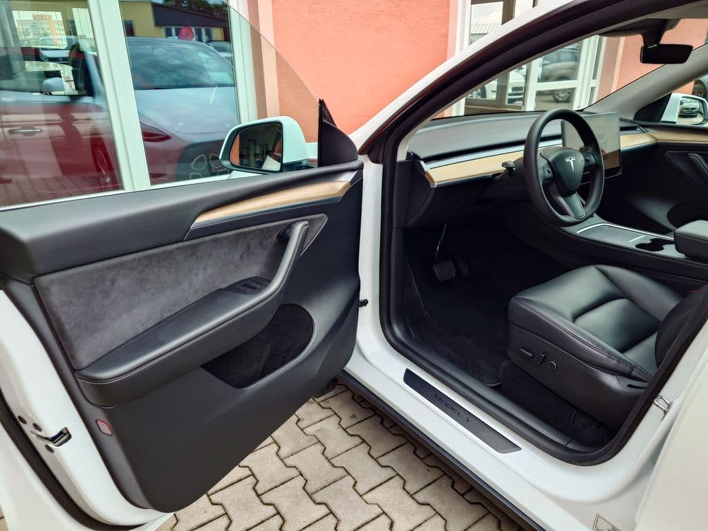 2022 Tesla MODEL Y - 12