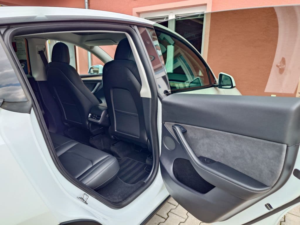 2022 Tesla MODEL Y - 16