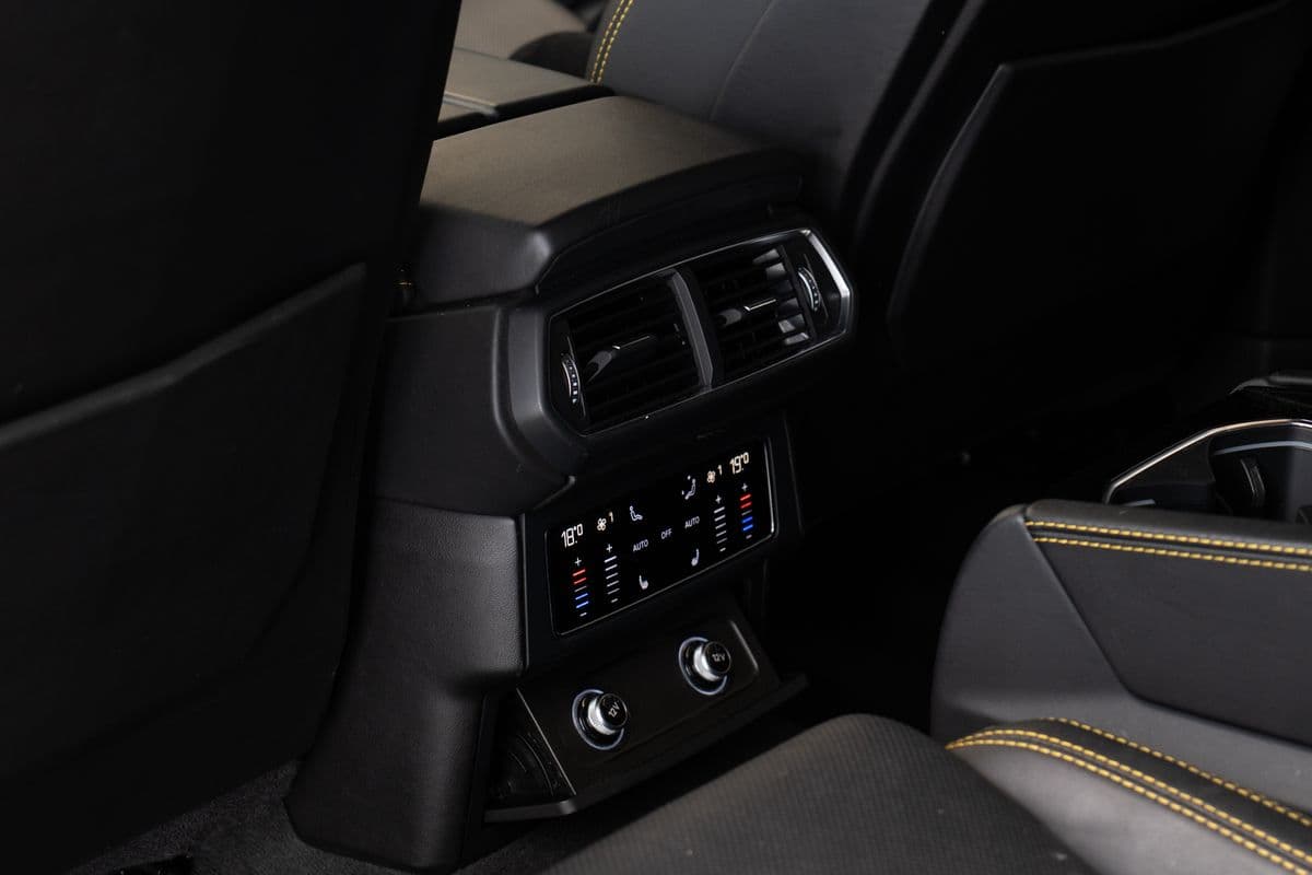 2019 Lamborghini URUS - 11