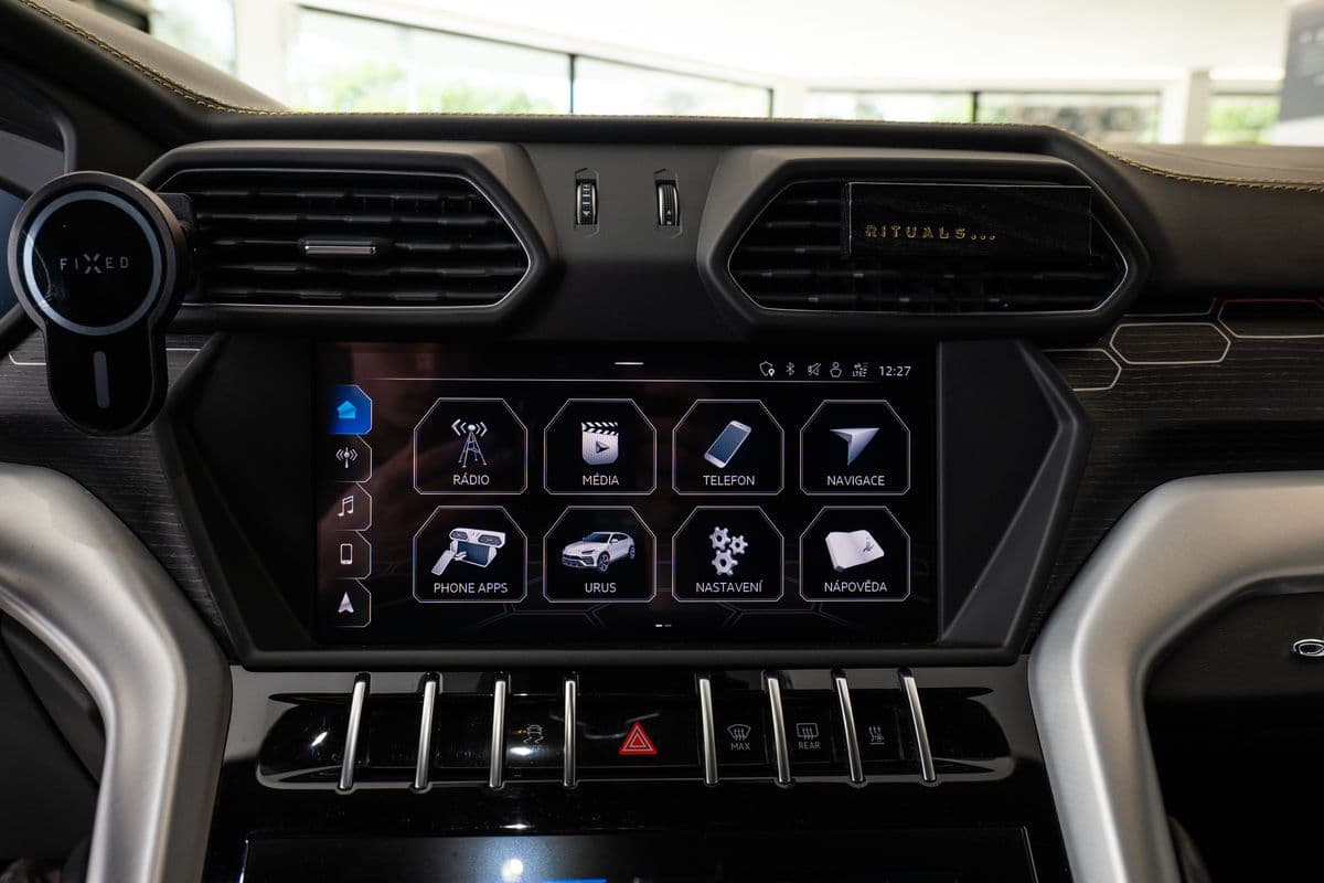 2019 Lamborghini URUS - 12