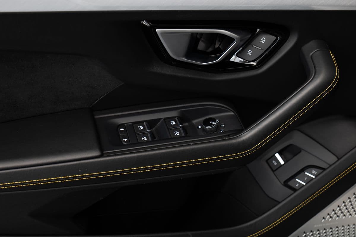 2019 Lamborghini URUS - 17