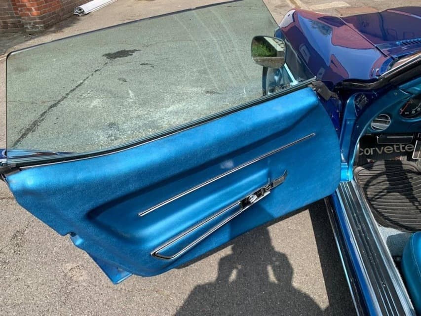 1968 Chevrolet CORVETTE - 12