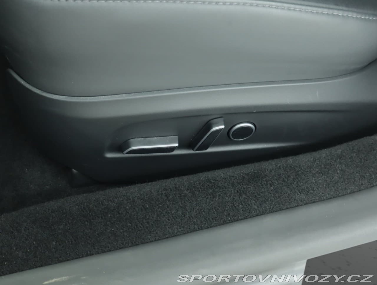 2025 Tesla MODEL 3 - 17