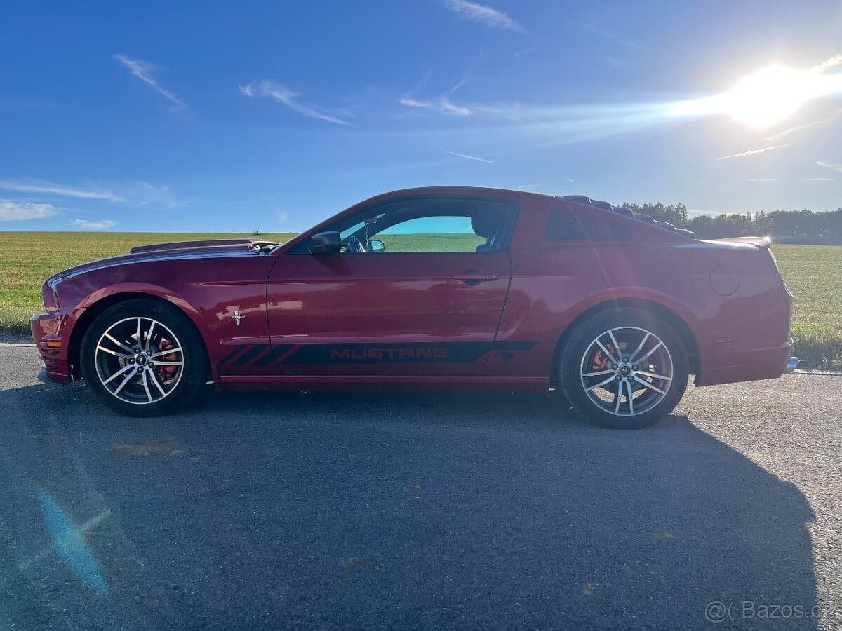 2013 Ford MUSTANG - 10