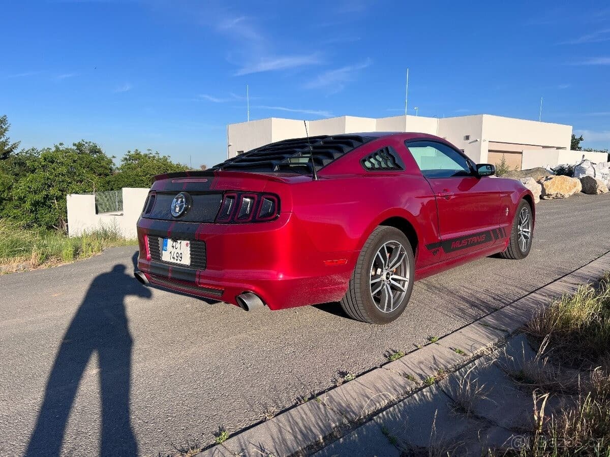 2013 Ford MUSTANG - 6