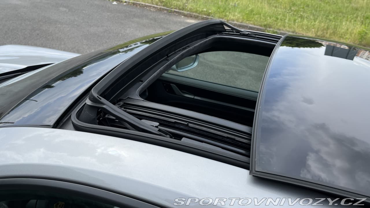 2020 Porsche 911 - 10