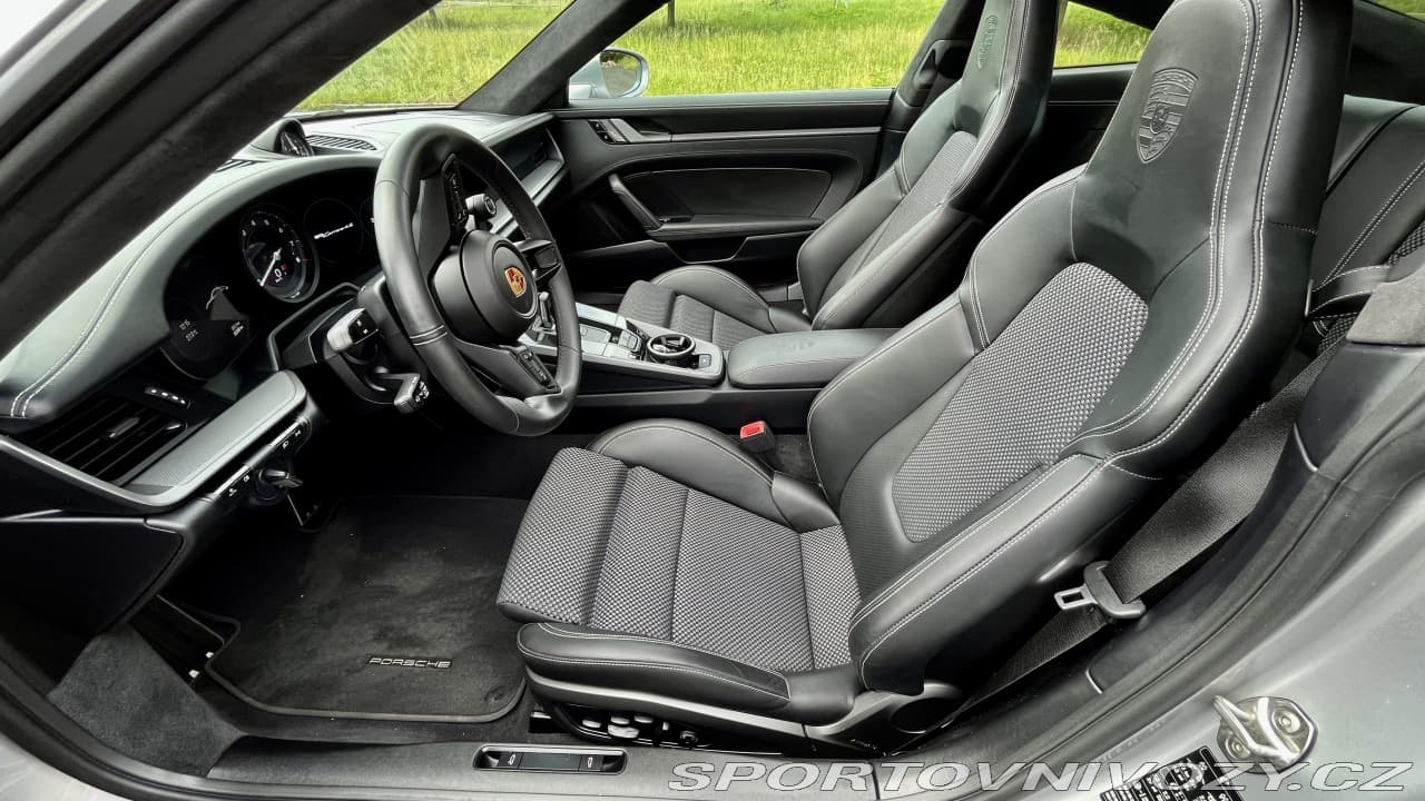 2020 Porsche 911 - 11