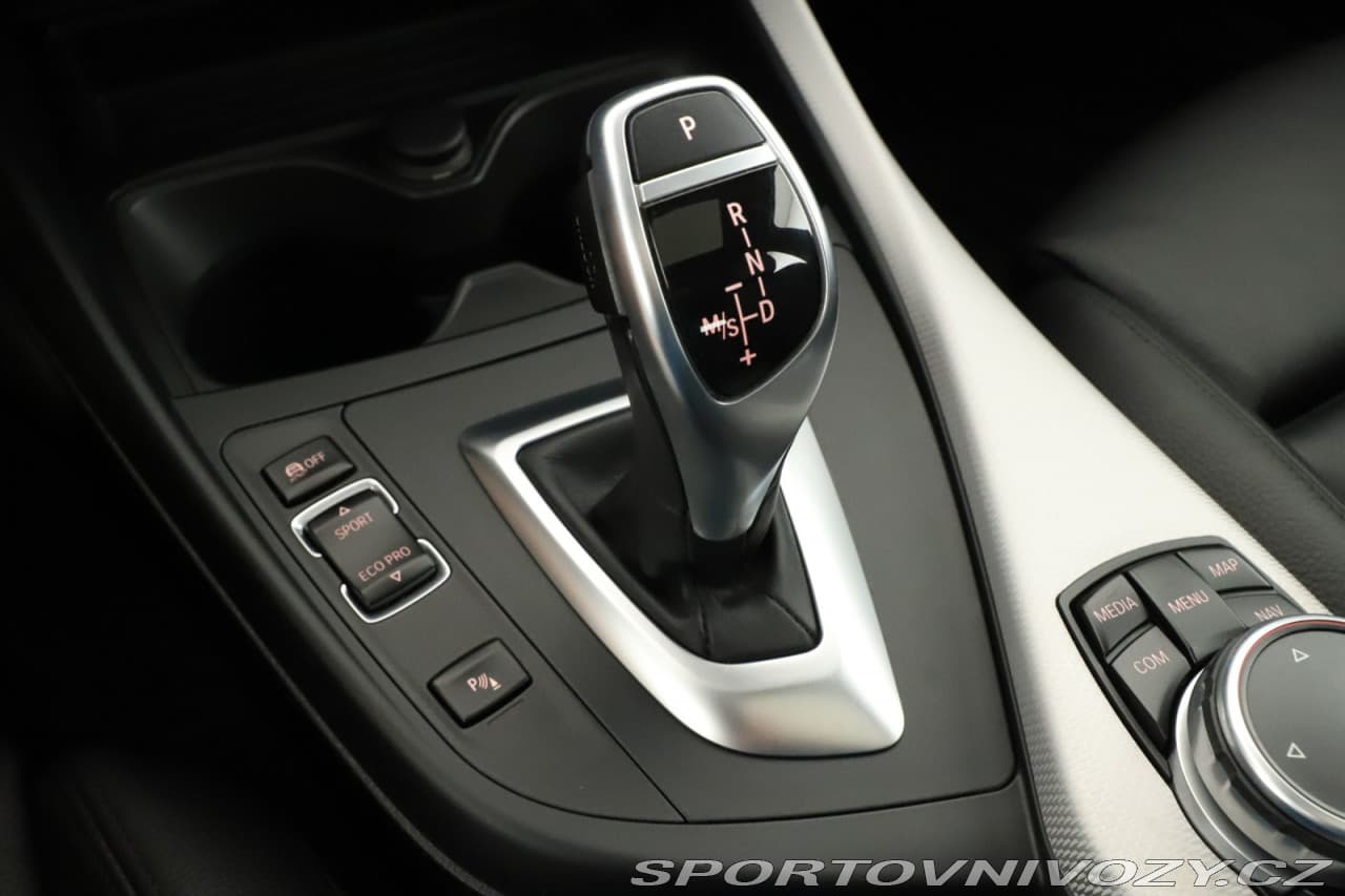 2016 BMW 1-SERIES - 10