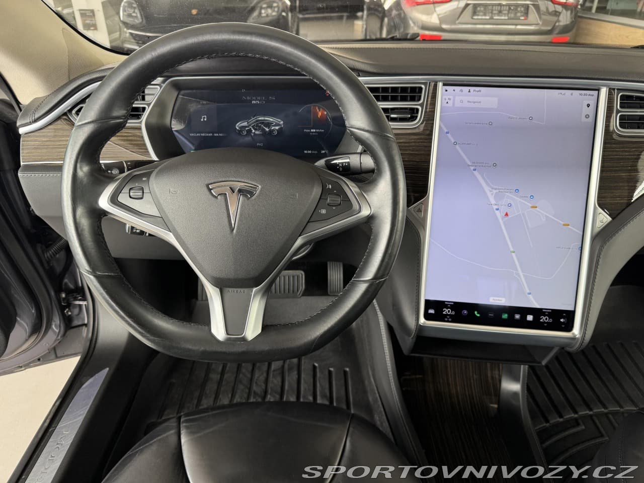 Tesla MODEL S - 12