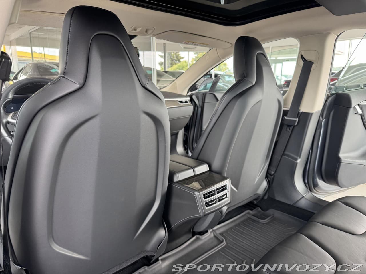 Tesla MODEL S - 15