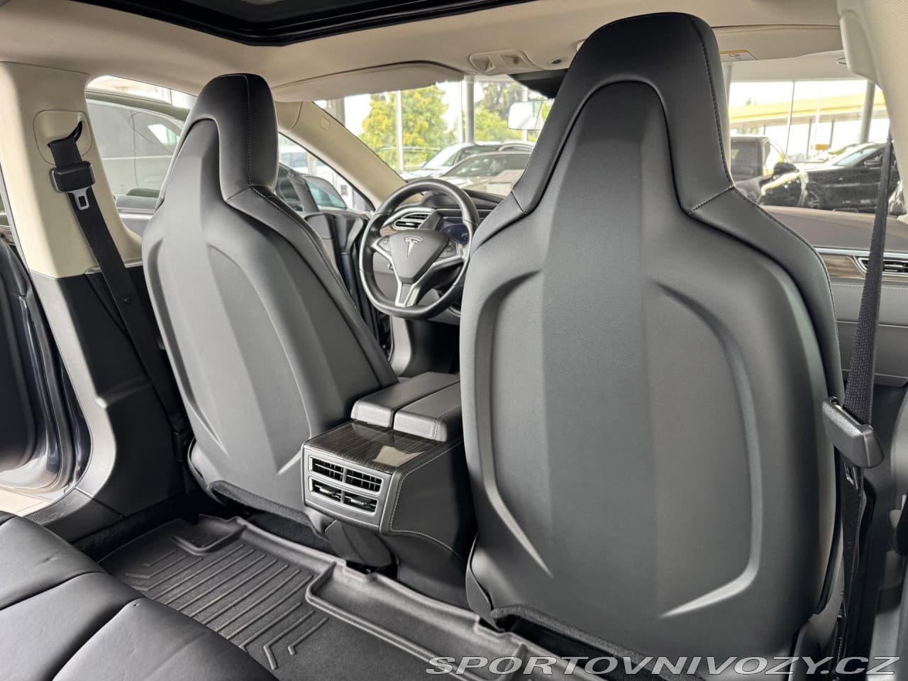 Tesla MODEL S - 16