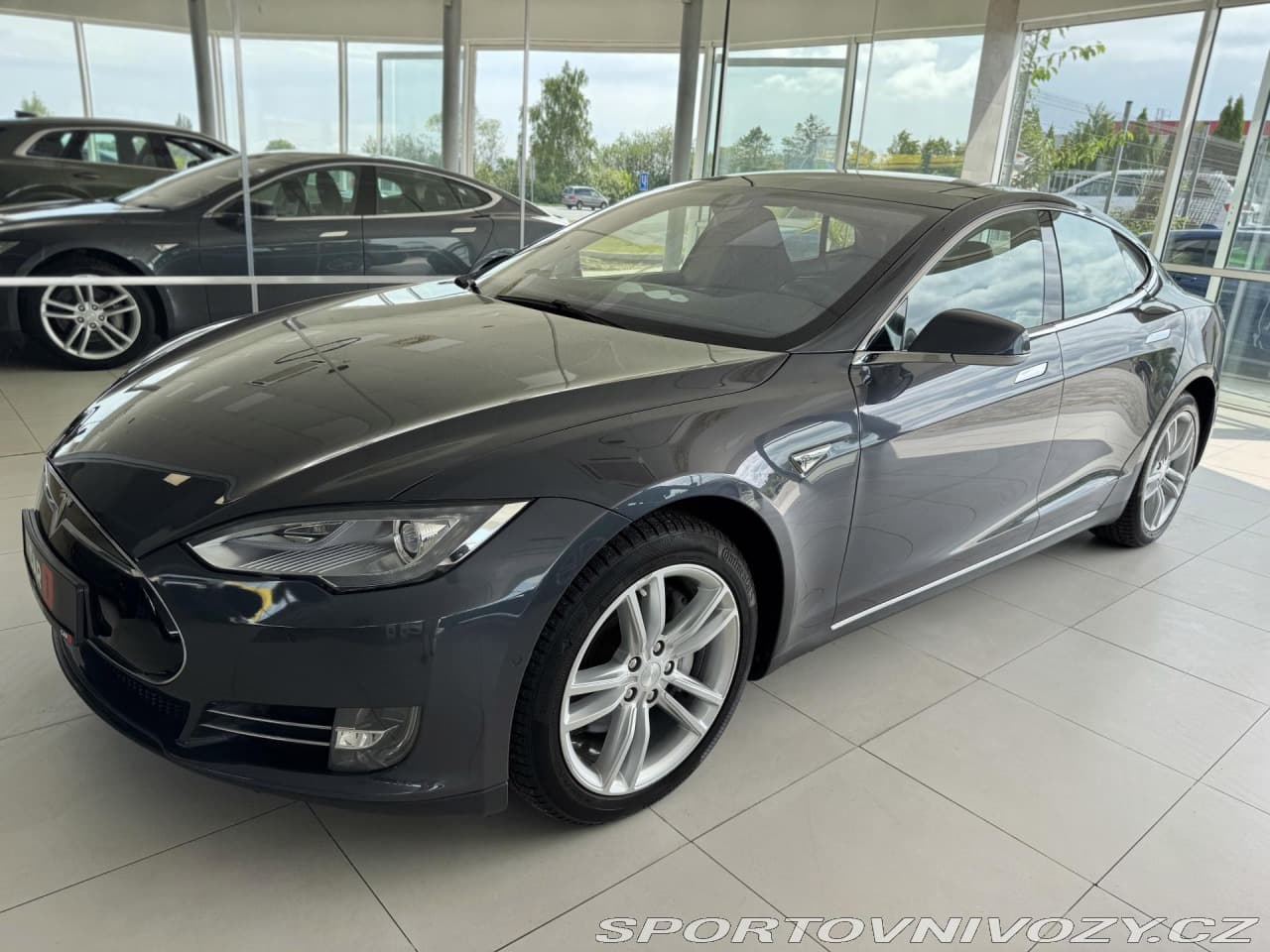Tesla MODEL S - 2