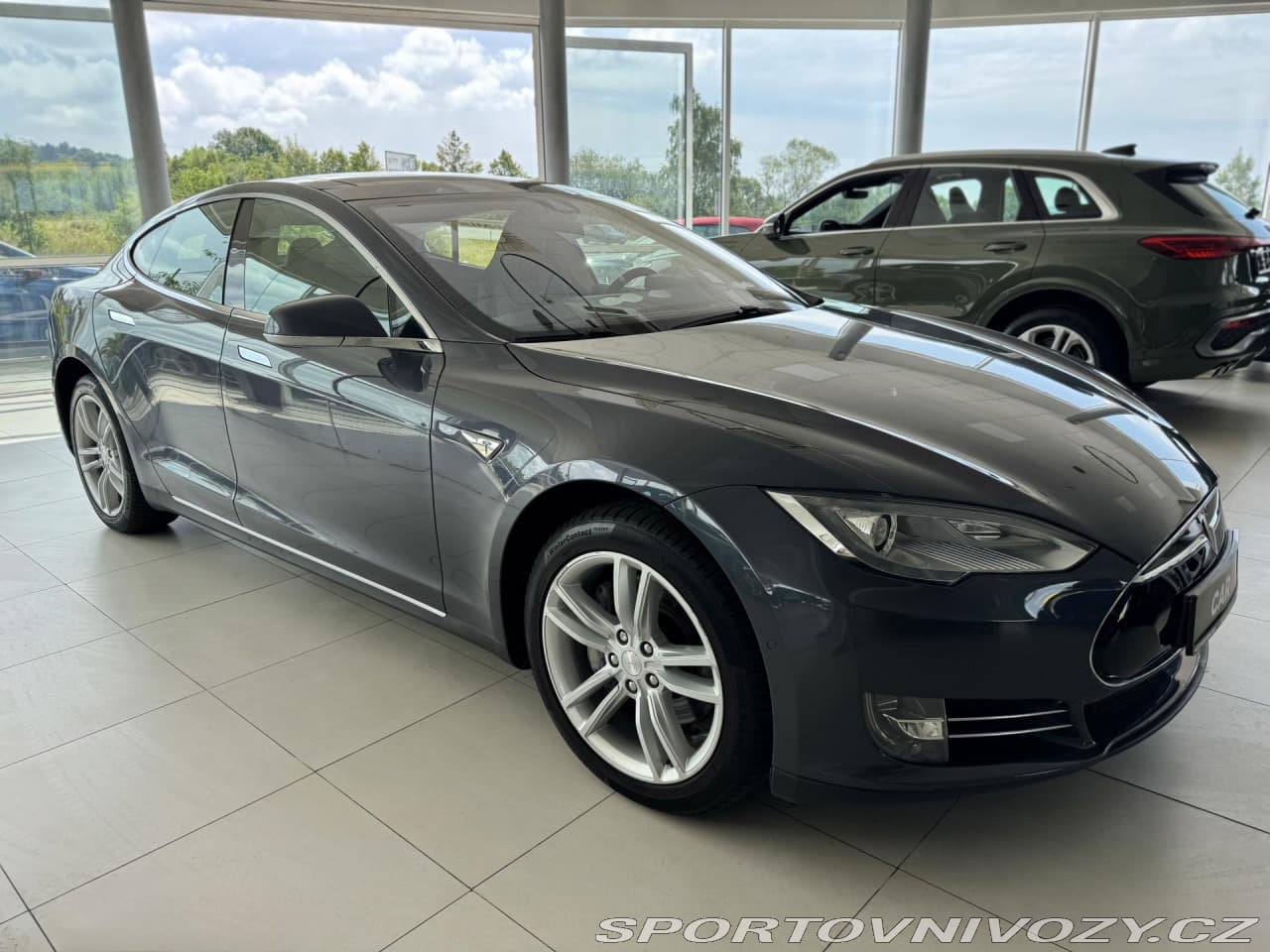 Tesla MODEL S - 4