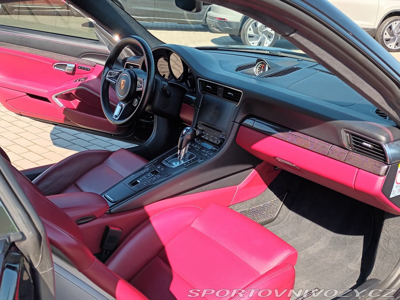2018 Porsche 911 - 12