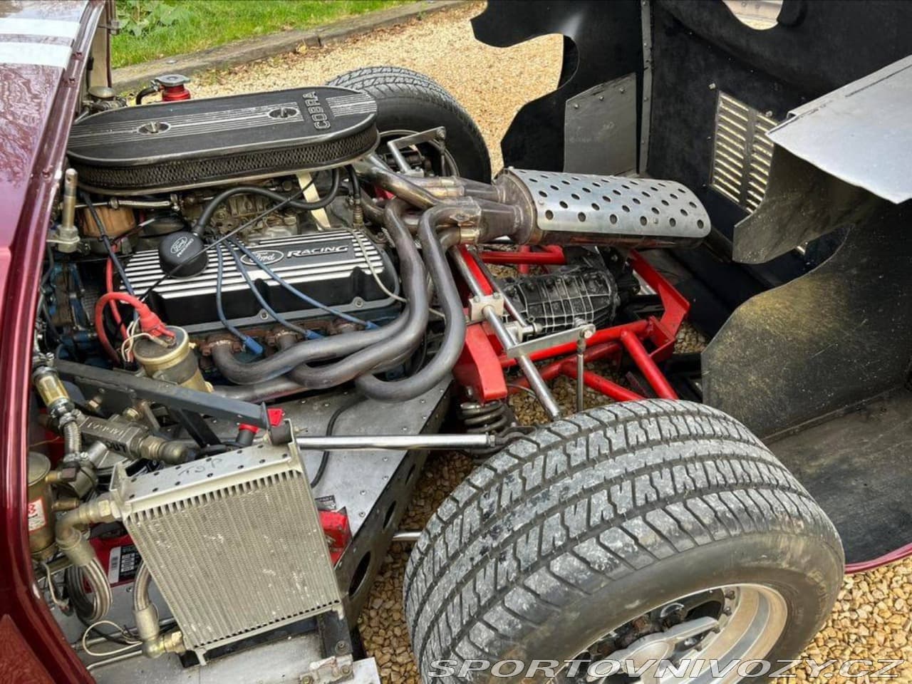 1966 Ford GT - 10