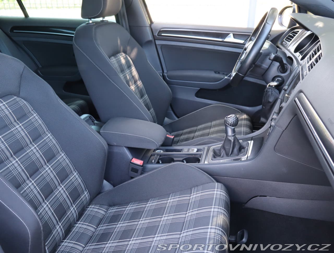 2016 Volkswagen GOLF - 9
