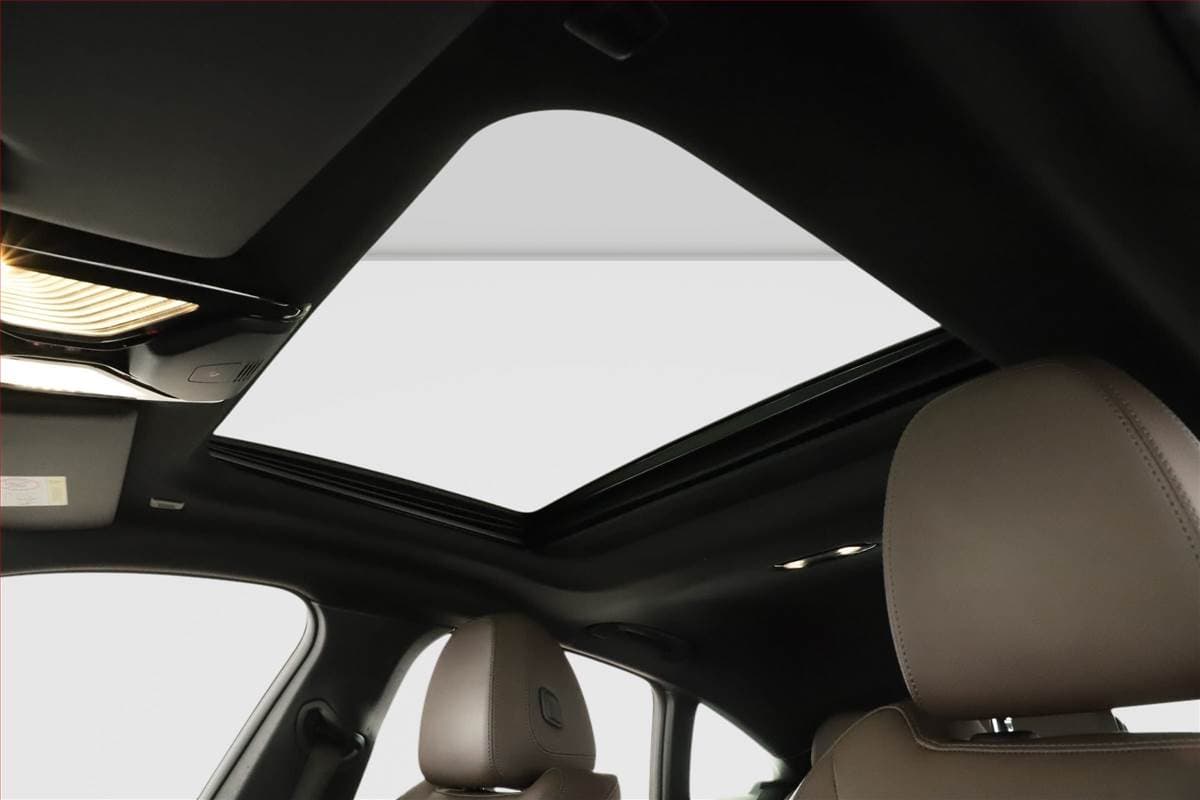 2022 BMW i4 - 11