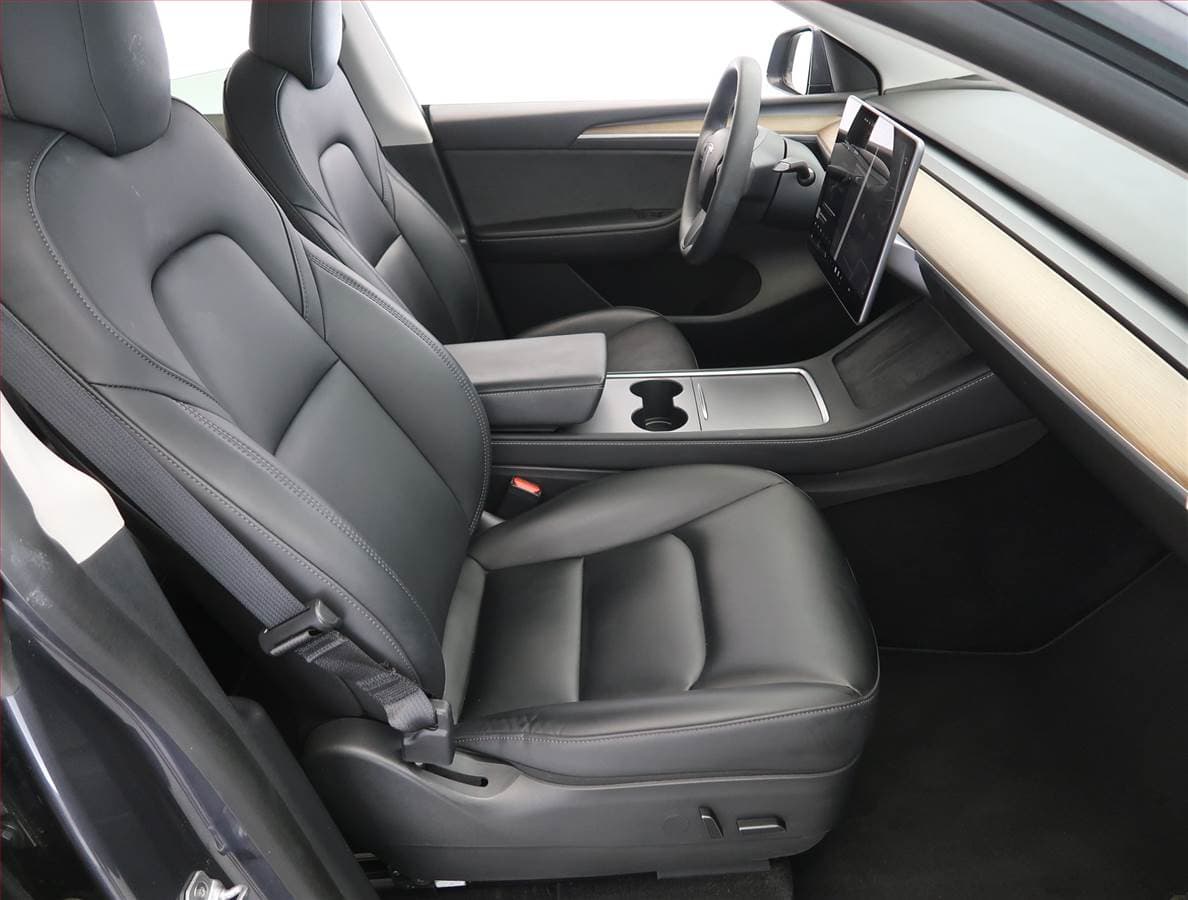 2022 Tesla MODEL Y - 9