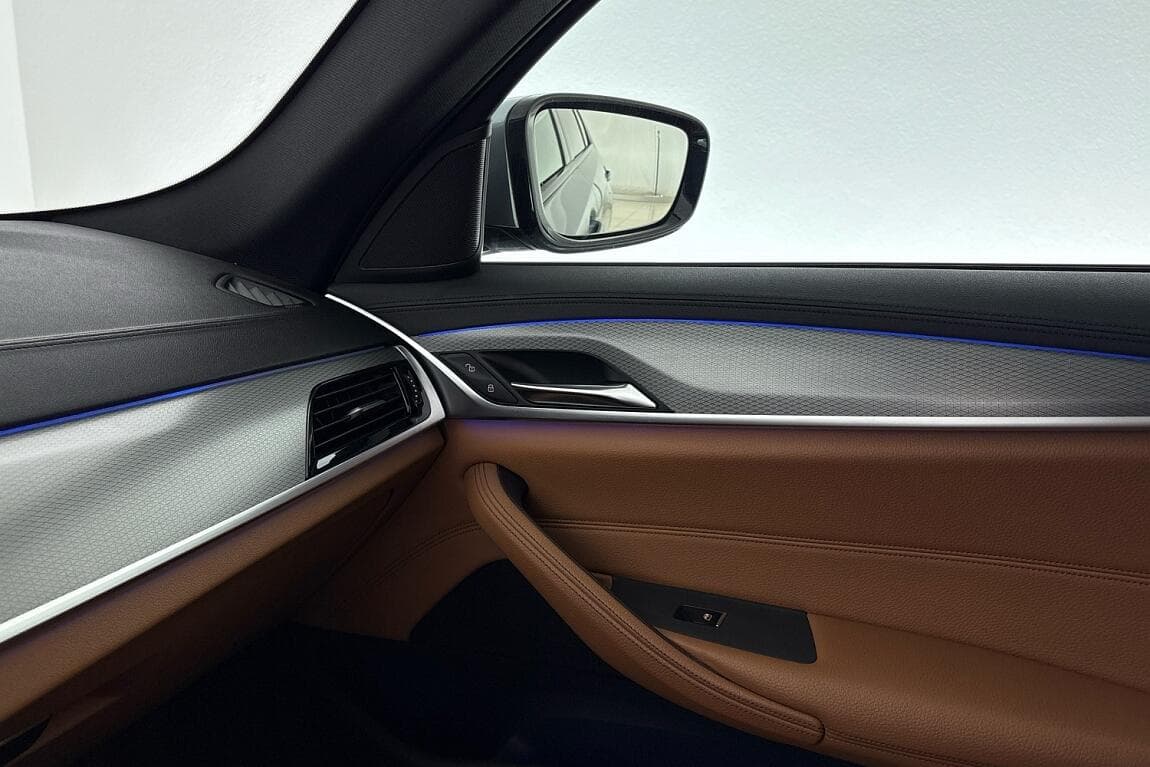 2017 BMW 5-SERIES - 17
