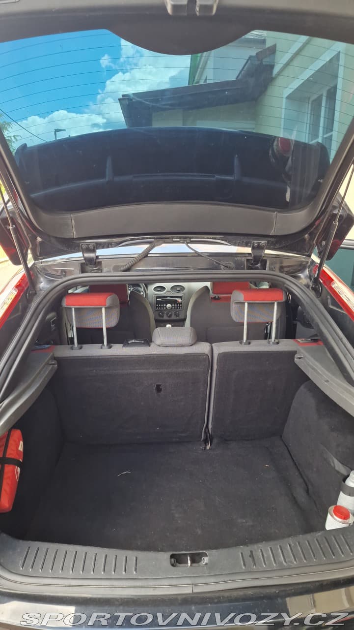 2006 Ford FOCUS - 10