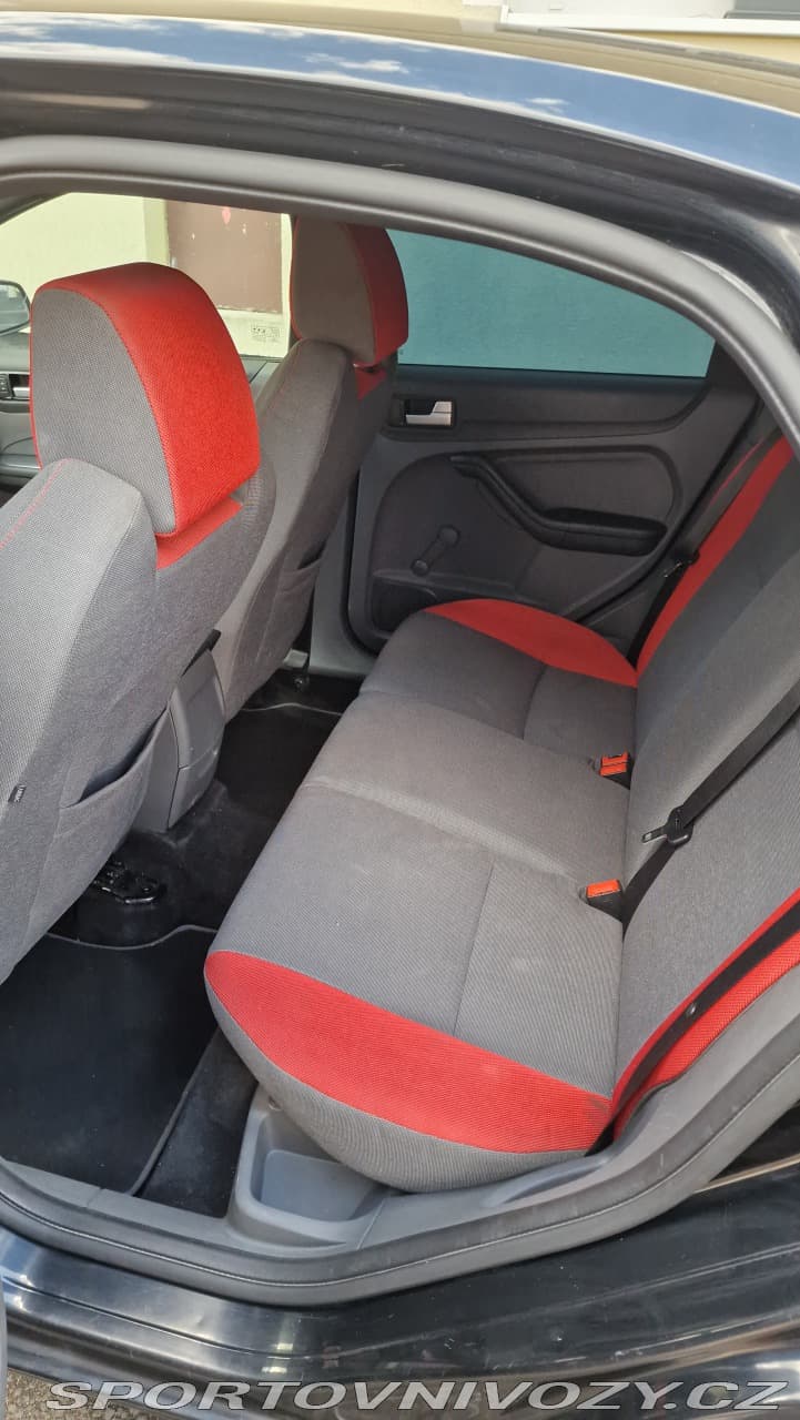 2006 Ford FOCUS - 9