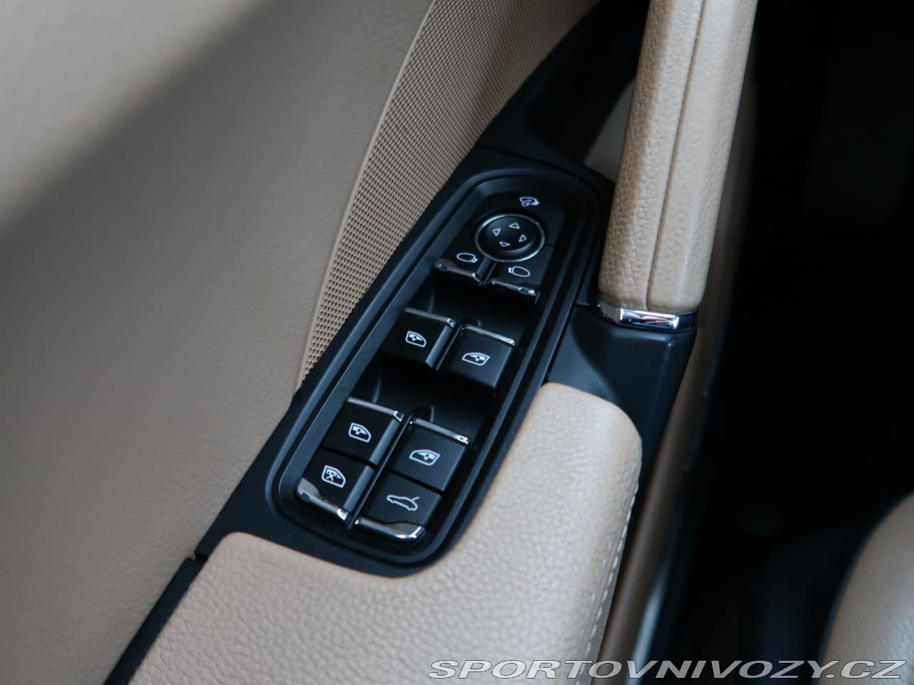 2016 Porsche CAYENNE - 16