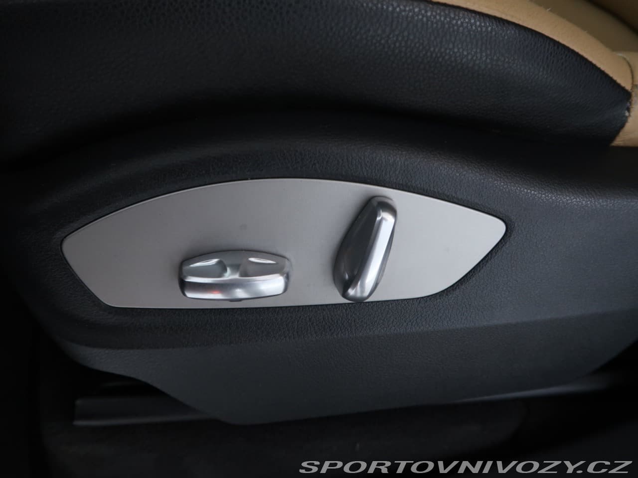 2016 Porsche CAYENNE - 18