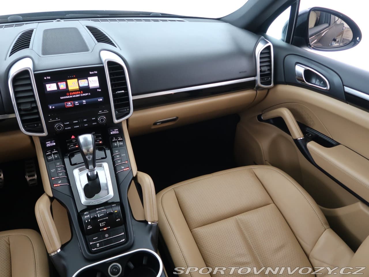 2016 Porsche CAYENNE - 8