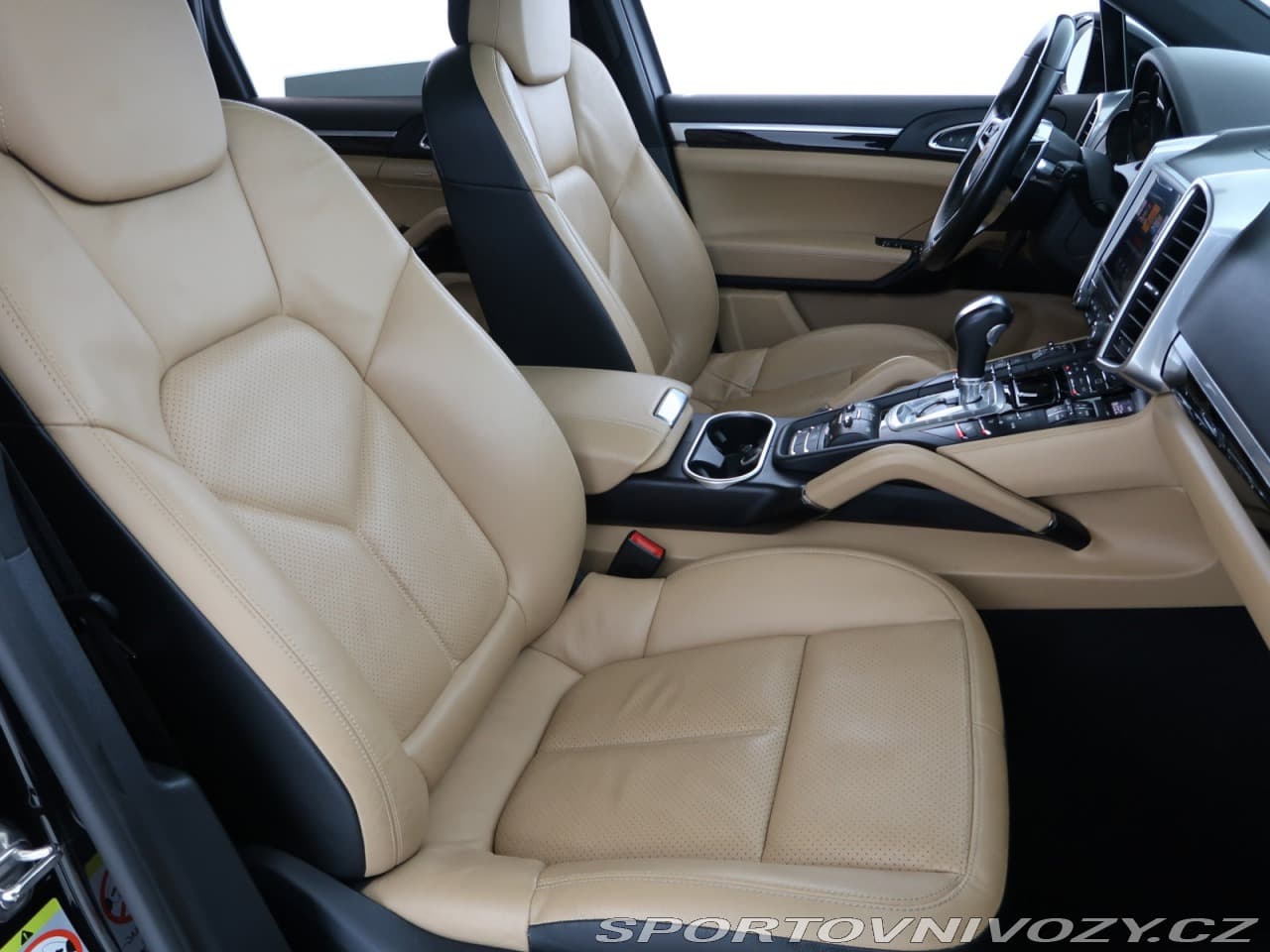 2016 Porsche CAYENNE - 9