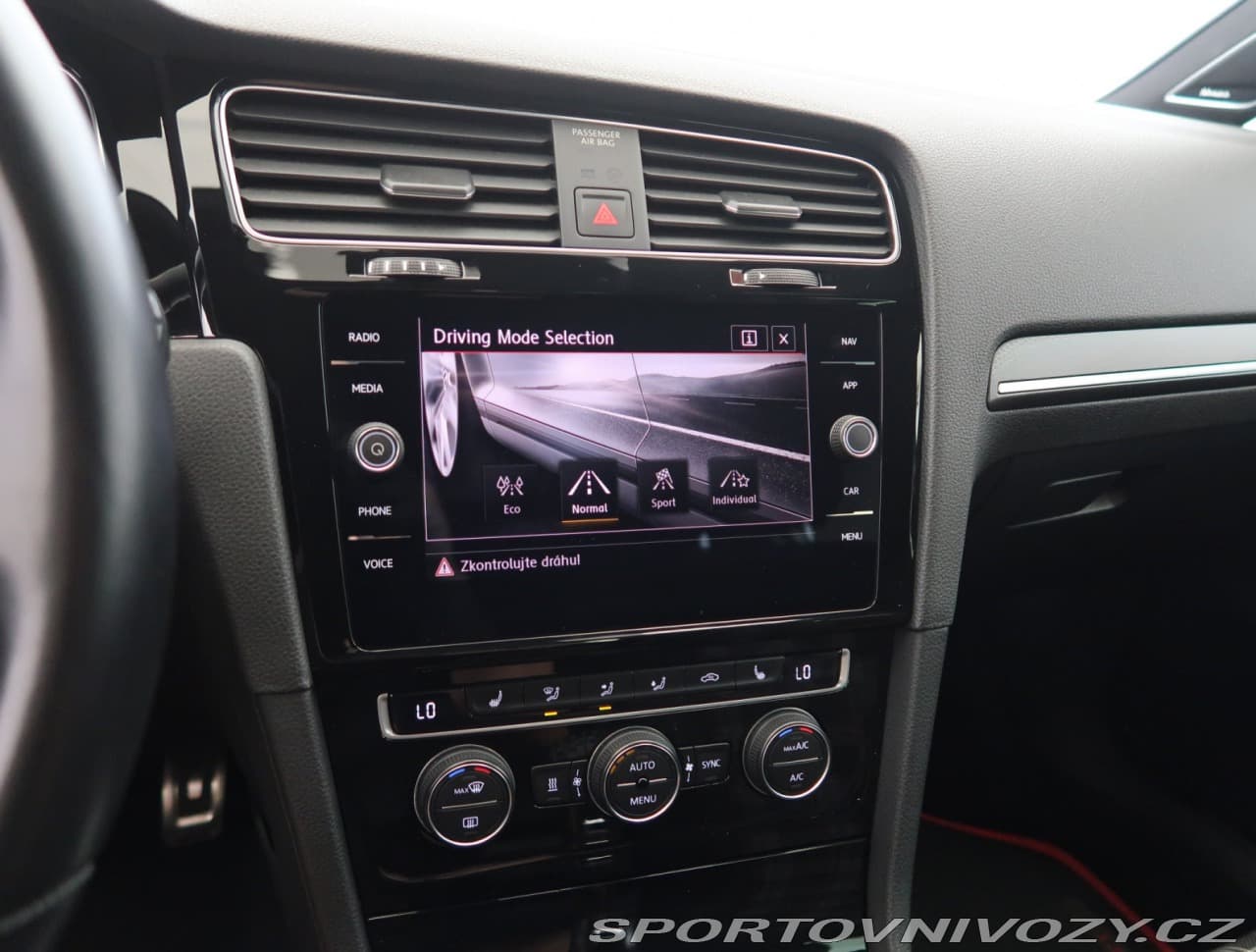 2019 Volkswagen GOLF - 19